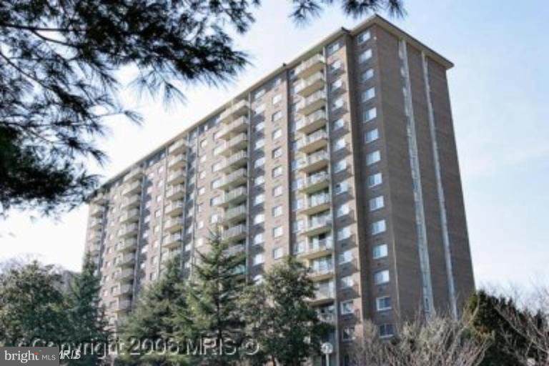 2059 Huntington Avenue - Photo 1