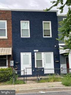 607 18TH Street - Photo 1