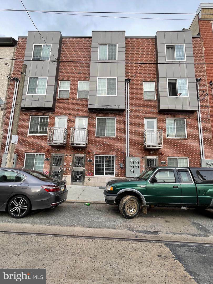 617 11TH Street - Photo 1