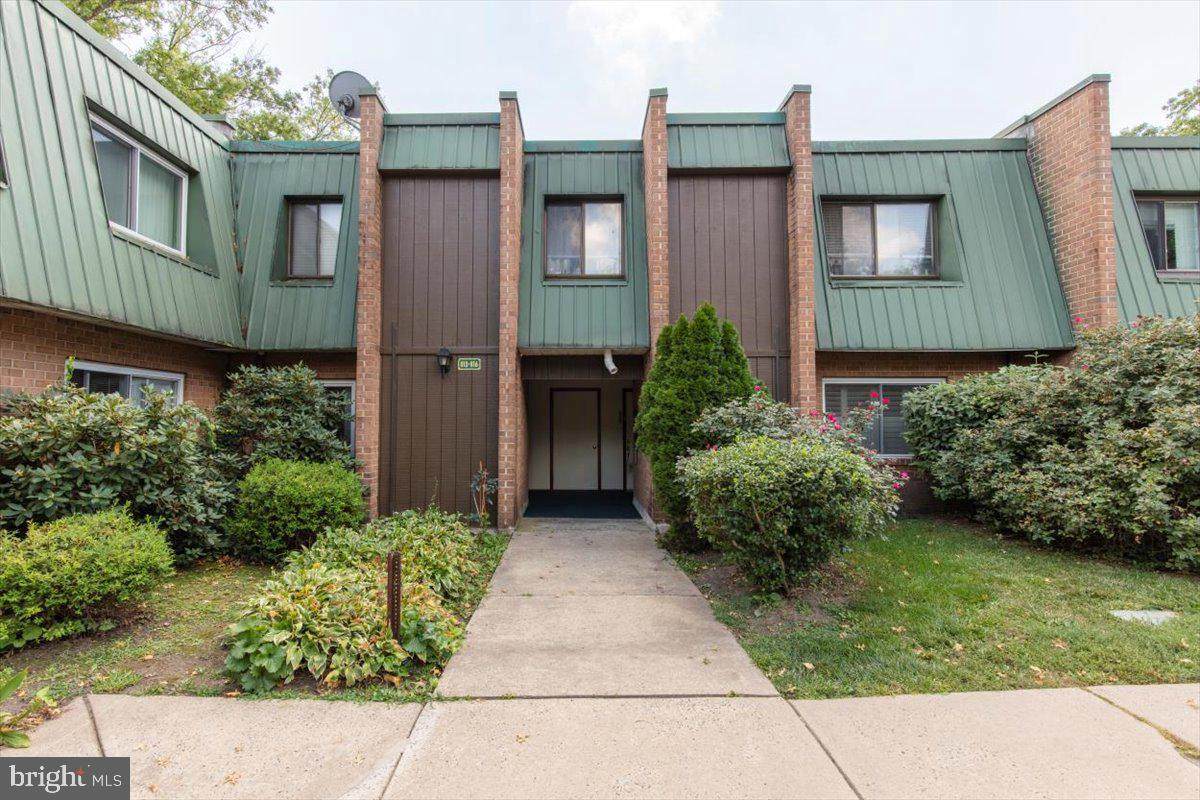 813 Meadowview Lane - Photo 1