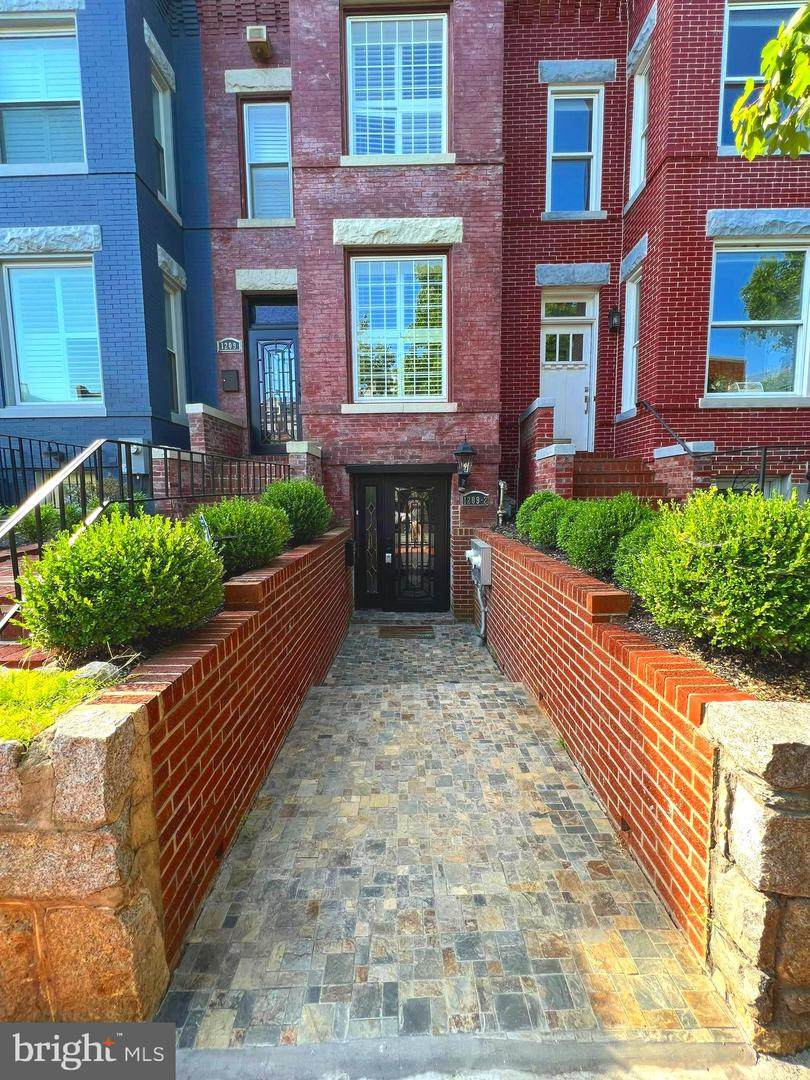 1209 E Street - Photo 1