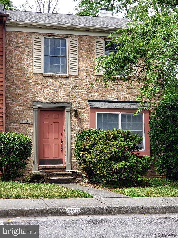 318 Tudor Drive - Photo 1