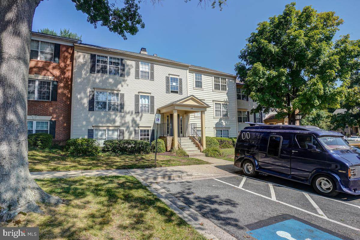 14 Normandy Square Court - Photo 1