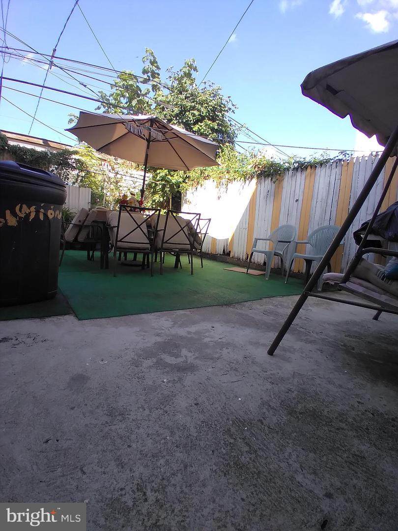 10 Silver Street - Photo 1