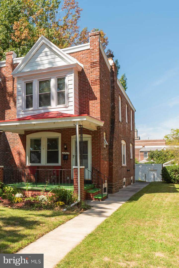 1713 Powell Street - Photo 1