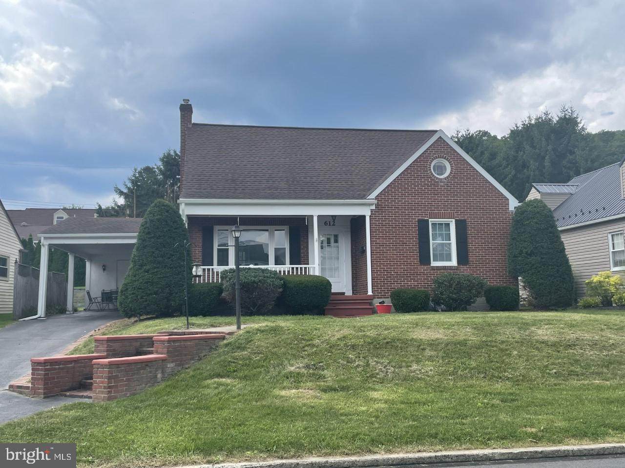 612 Thomas - Photo 1