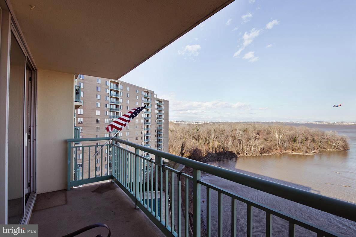 501 Slaters Lane - Photo 1