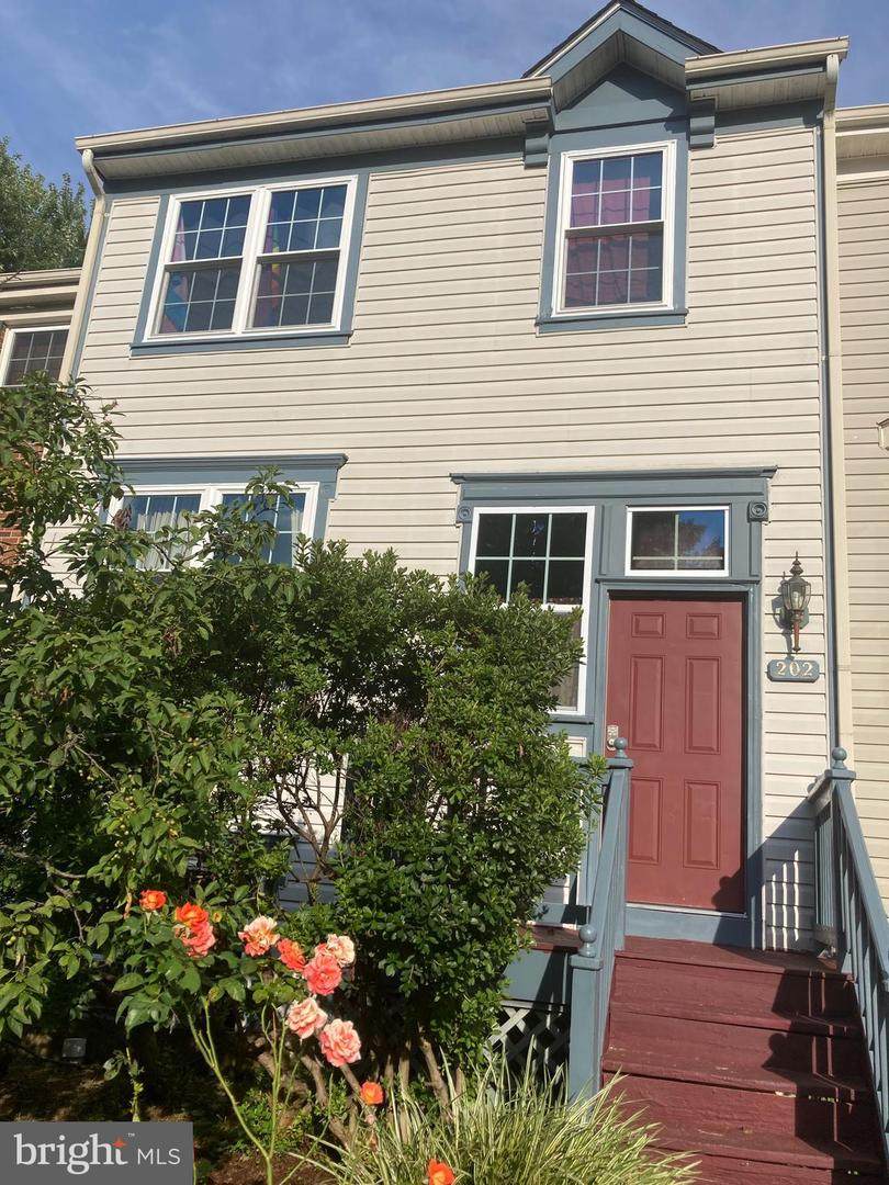 202 Hackley Court - Photo 1