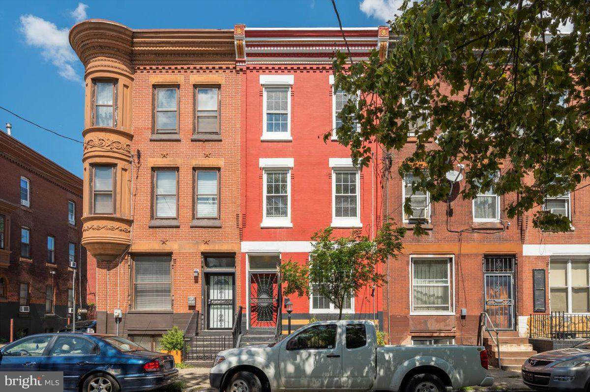 2825 Oxford Street - Photo 1