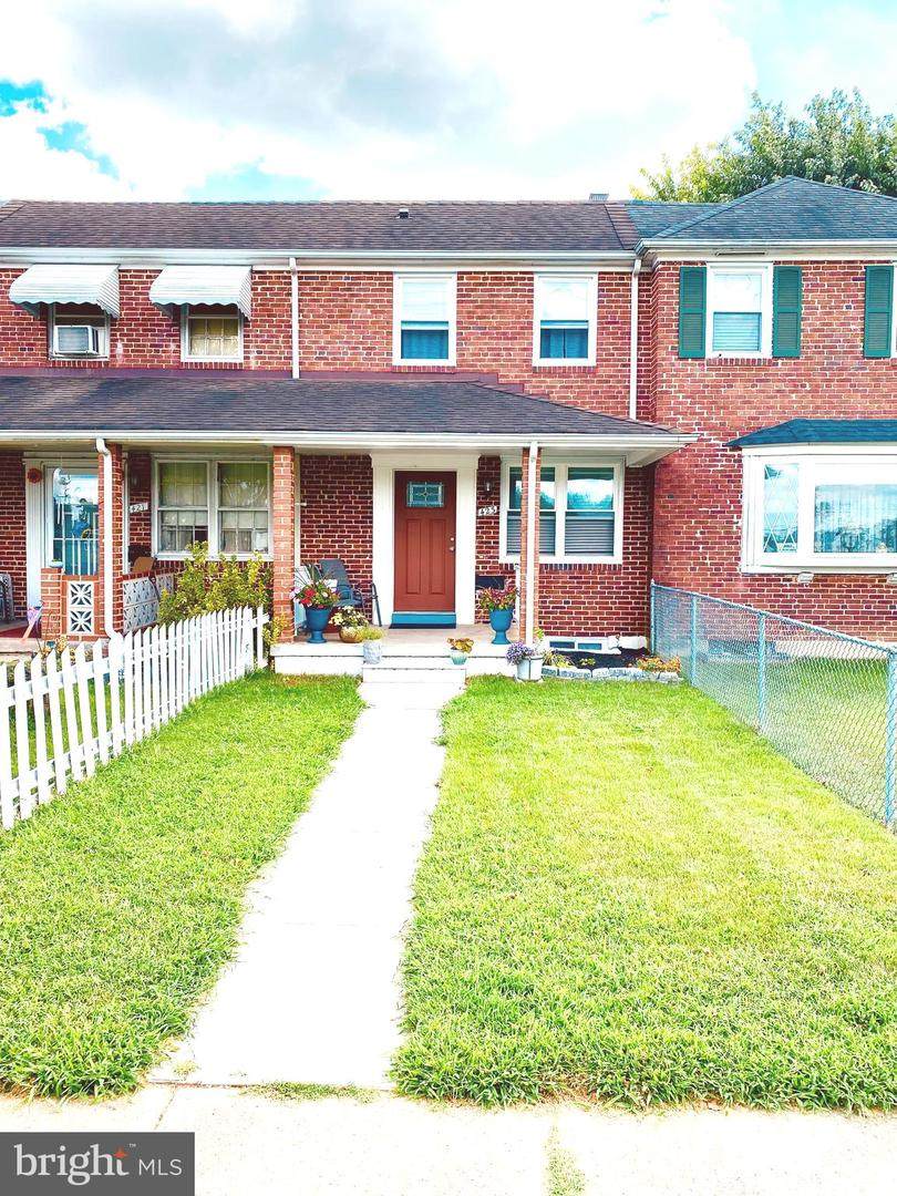 423 Oakwood Road - Photo 1