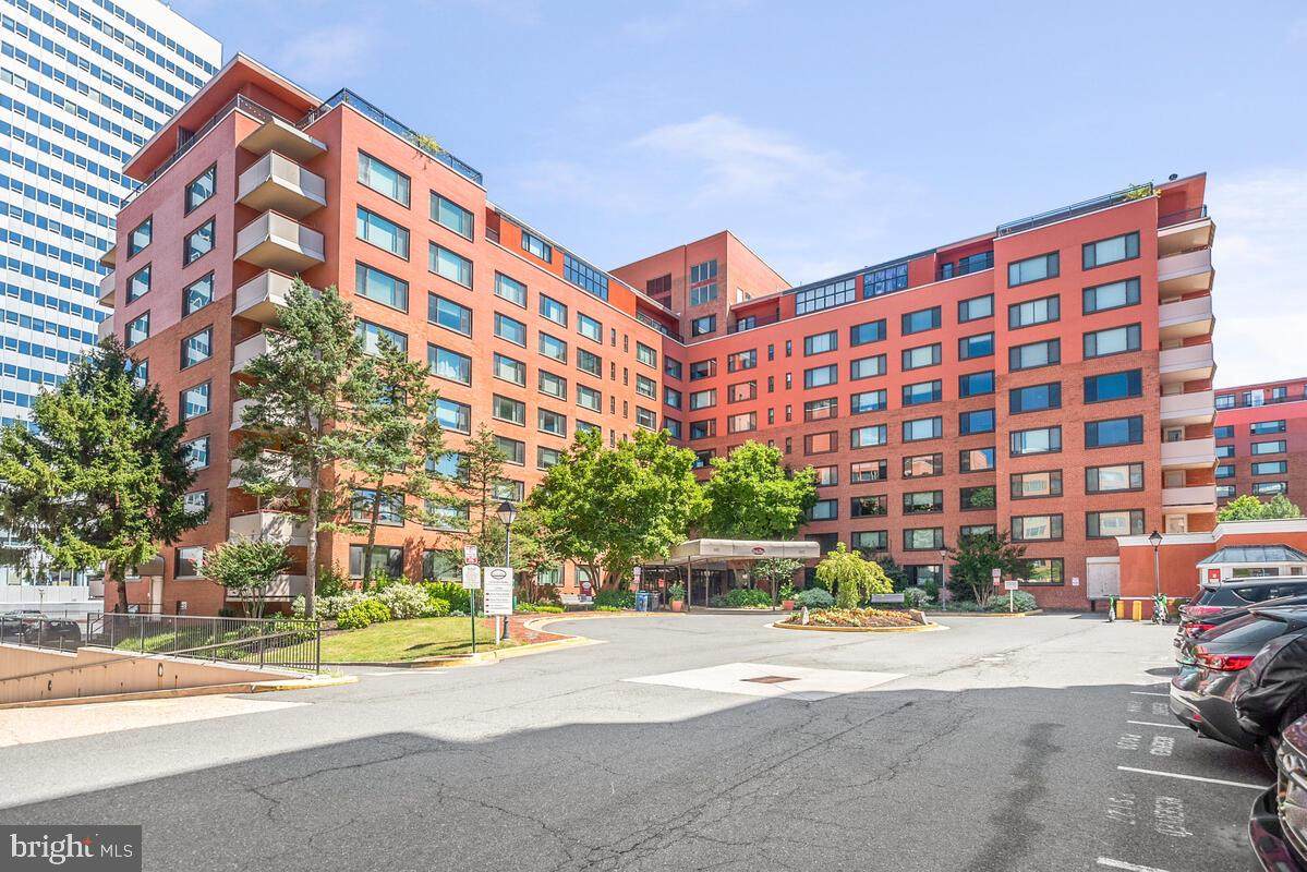 1021 Arlington Boulevard - Photo 1
