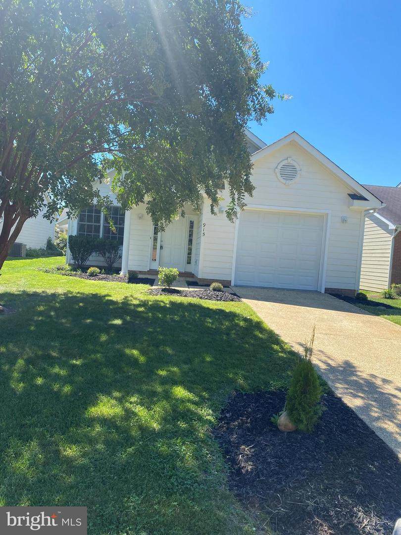 915 Hickory Circle - Photo 1
