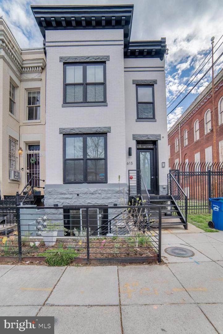 615 15TH Street - Photo 1