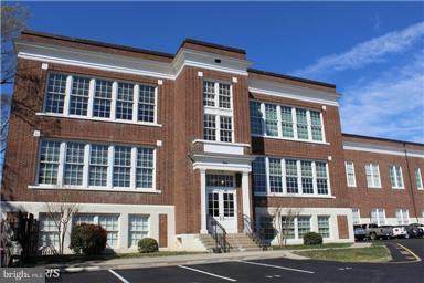 900 Barton Street - Photo 1