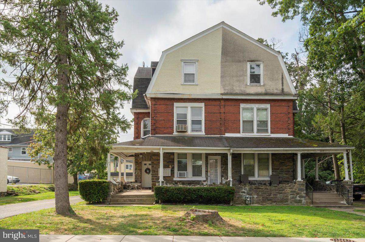 107 Walnut Avenue - Photo 1