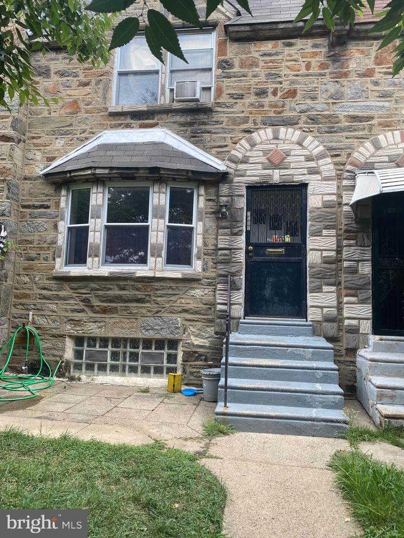 1557 Devereaux Avenue - Photo 1