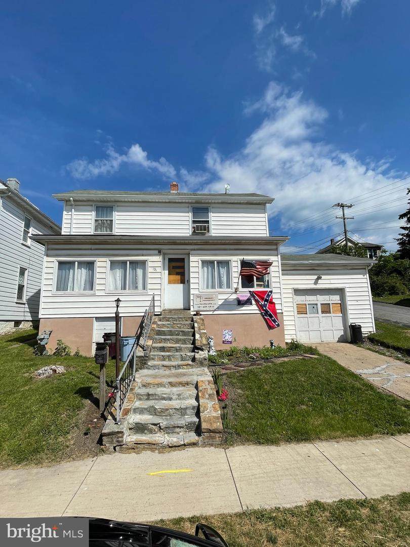 131 Maple Street - Photo 1