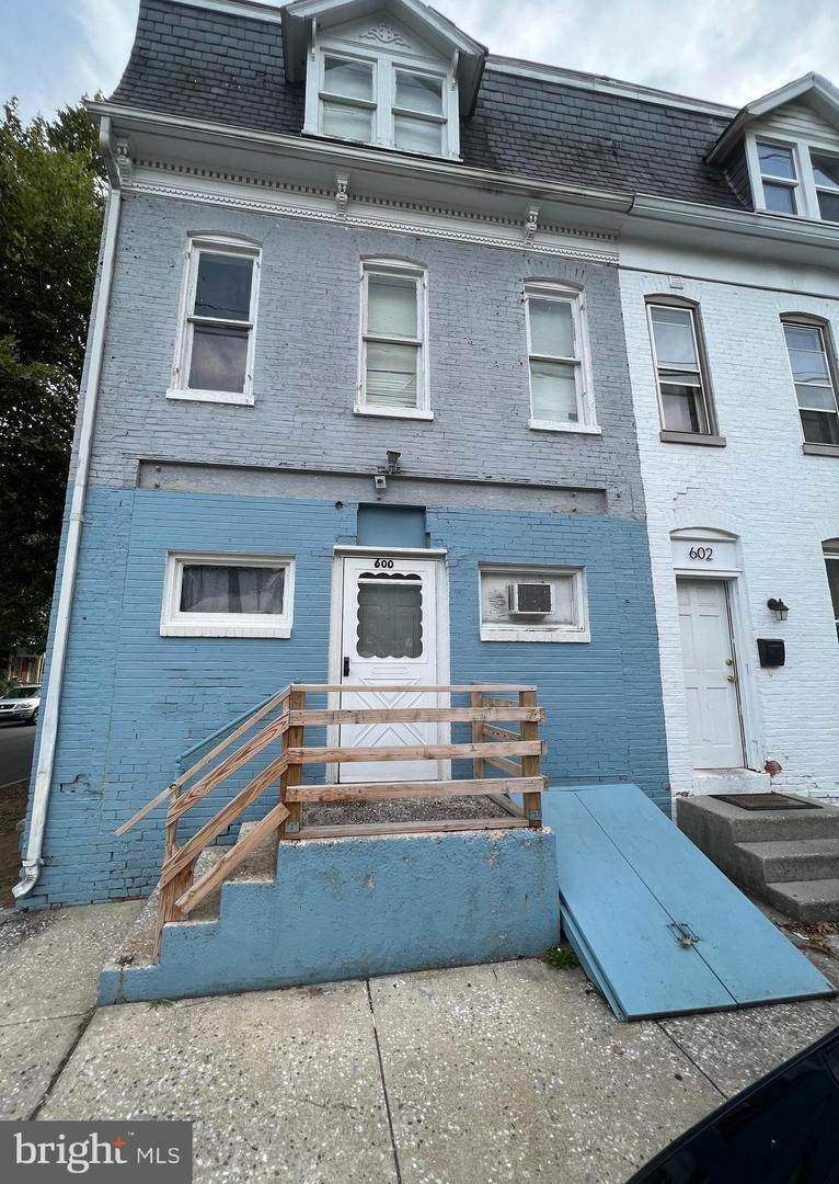 600 Pershing Avenue - Photo 1