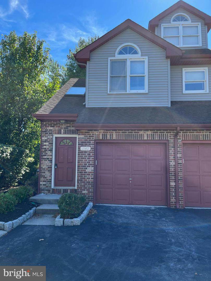 1142 Chanticleer - Photo 1