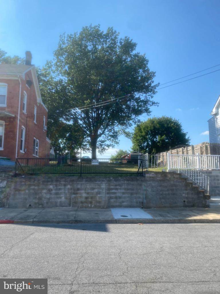 747 Spruce Street - Photo 1