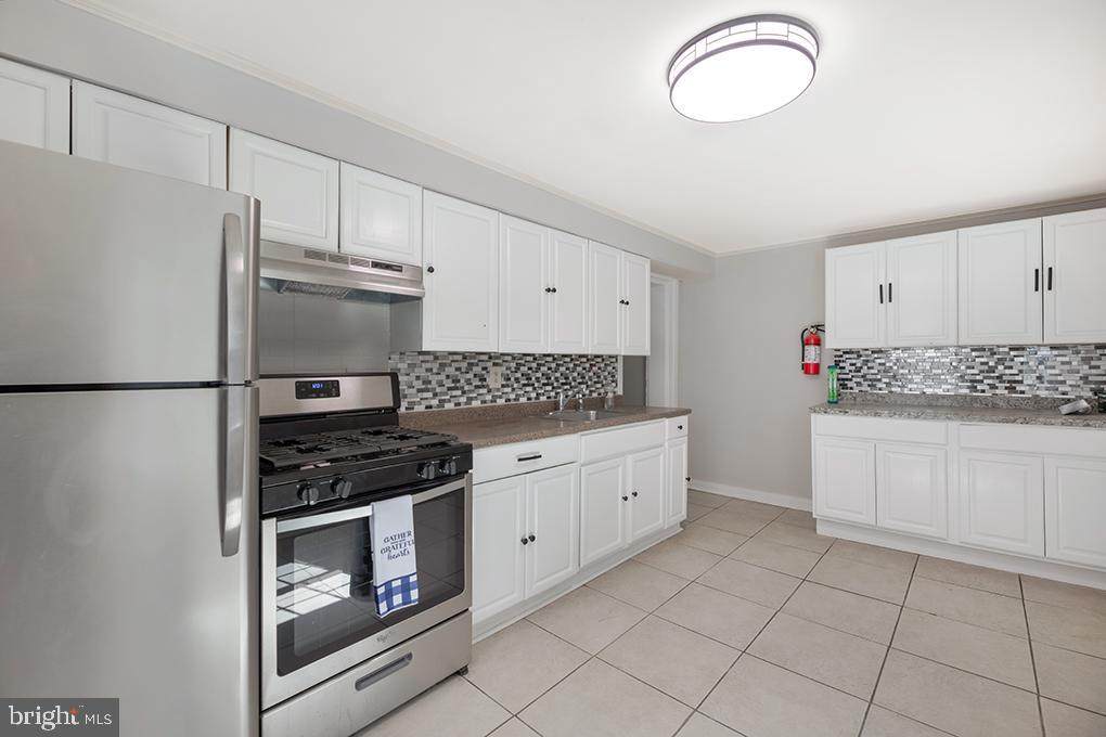 1086 Powell Street - Photo 1