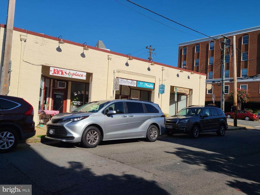 222 Lee Street - Photo 1