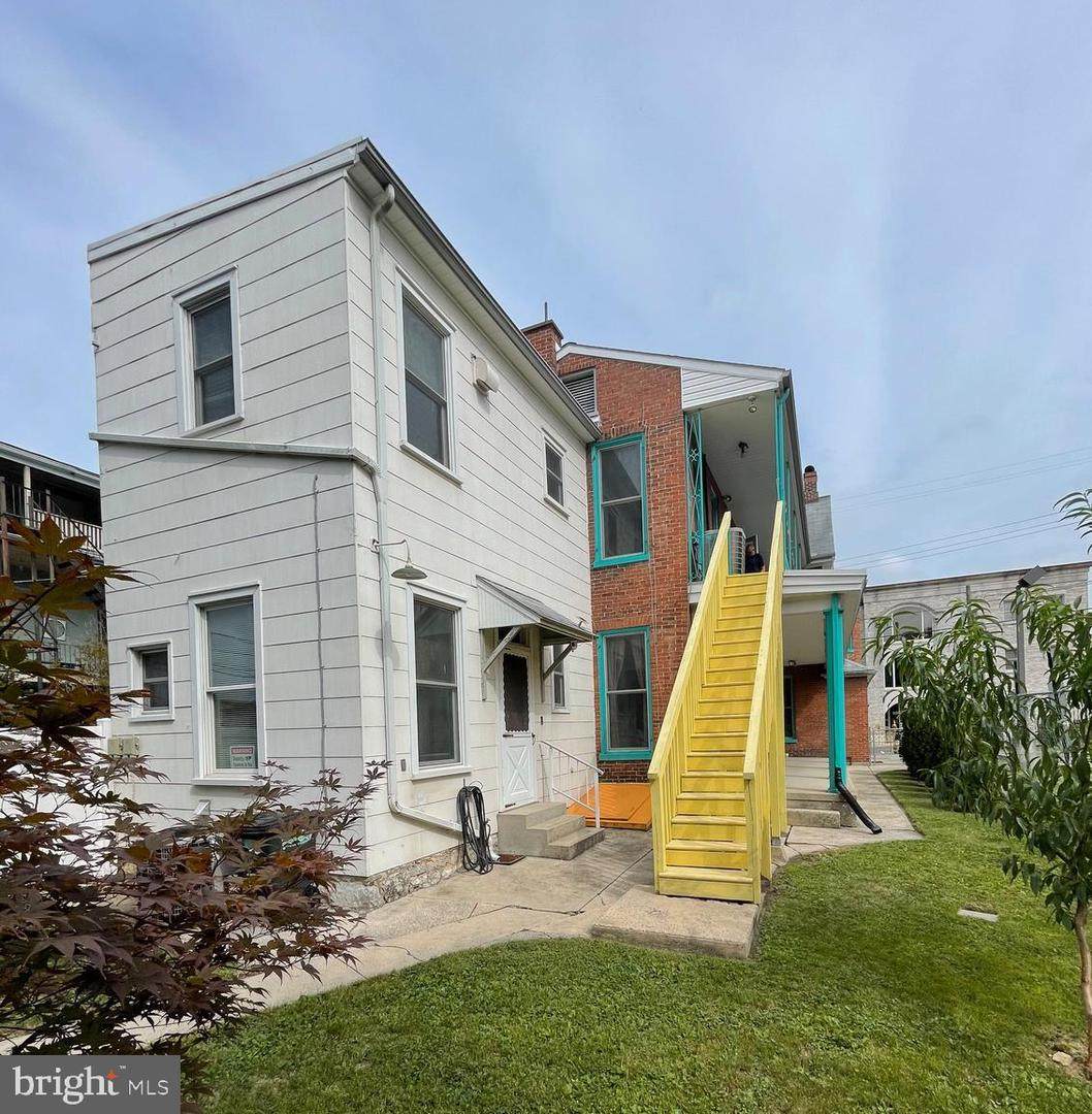 156 Queen - Photo 1