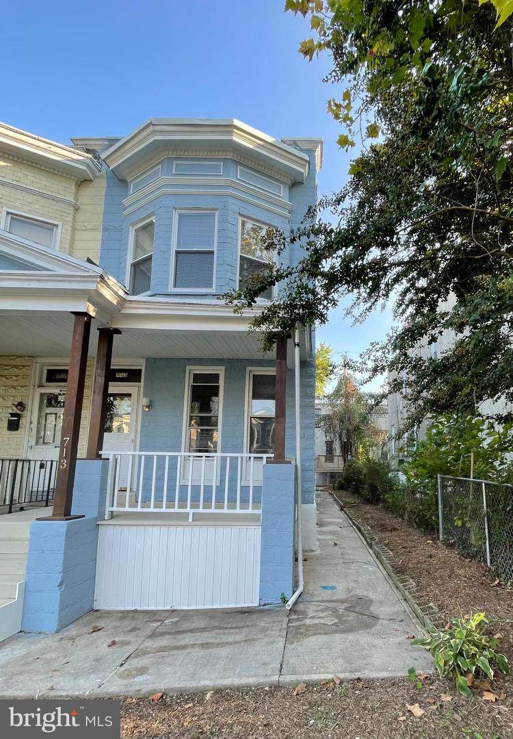 713 41ST Street - Photo 1