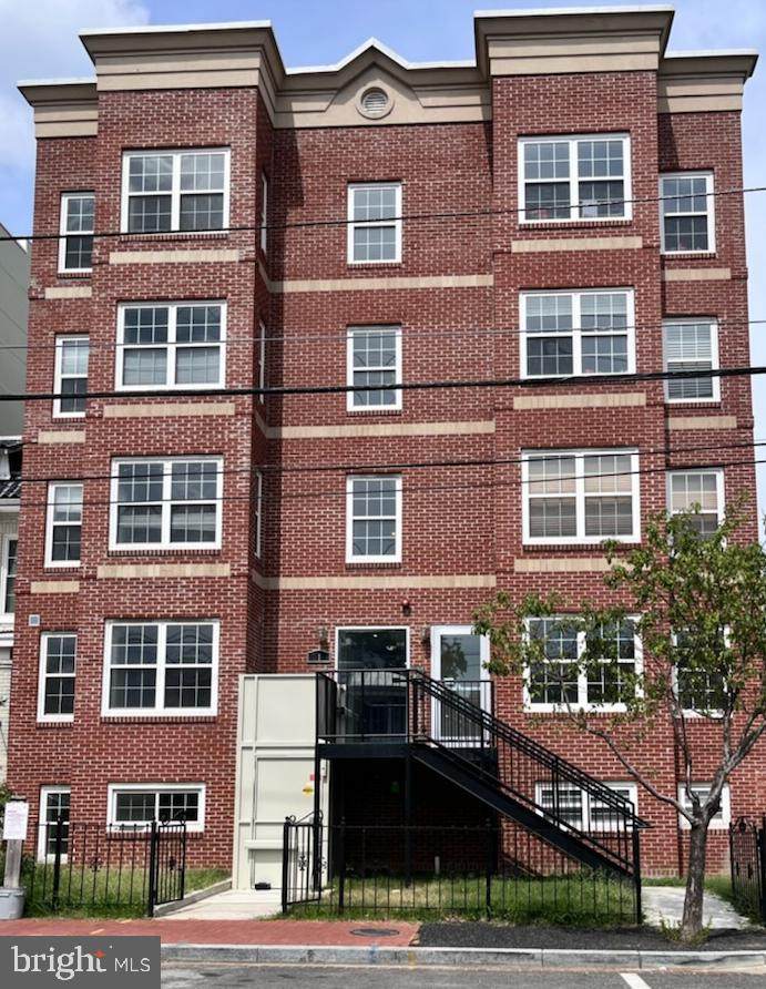 911 Kennedy Street - Photo 1