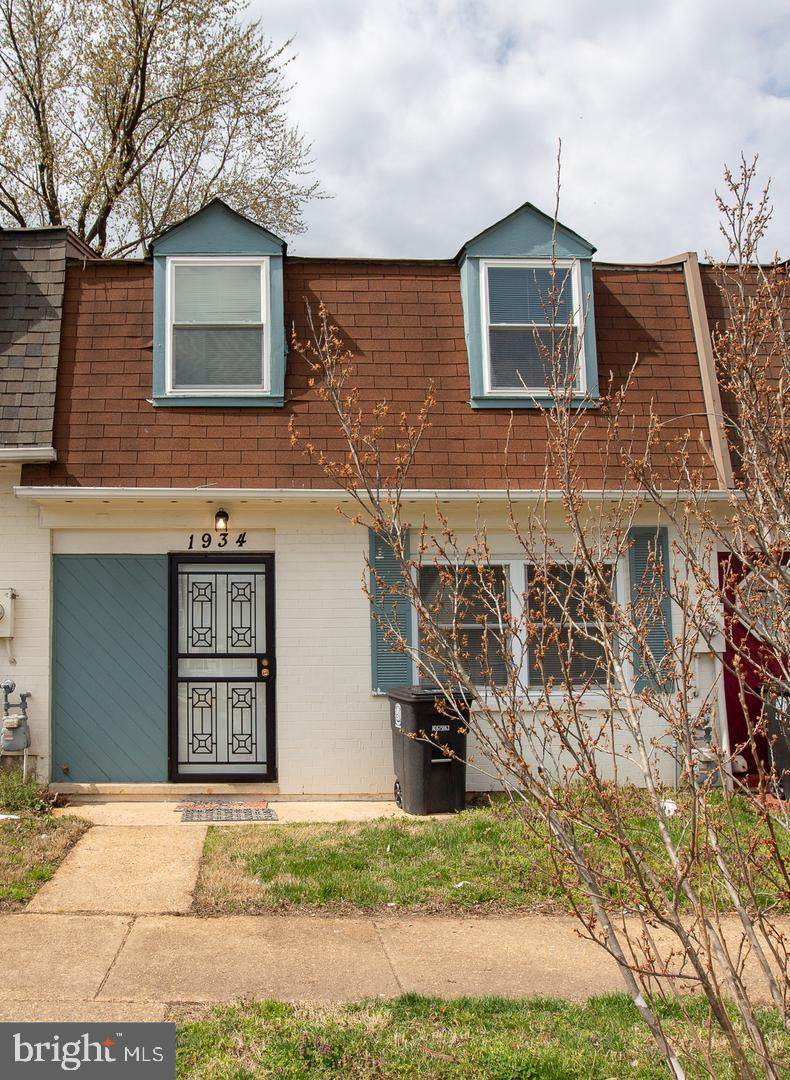 1934 Village Green Drive - Photo 1