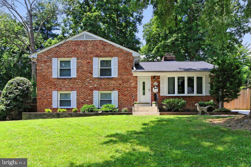 5211 Easton Drive - Photo 1