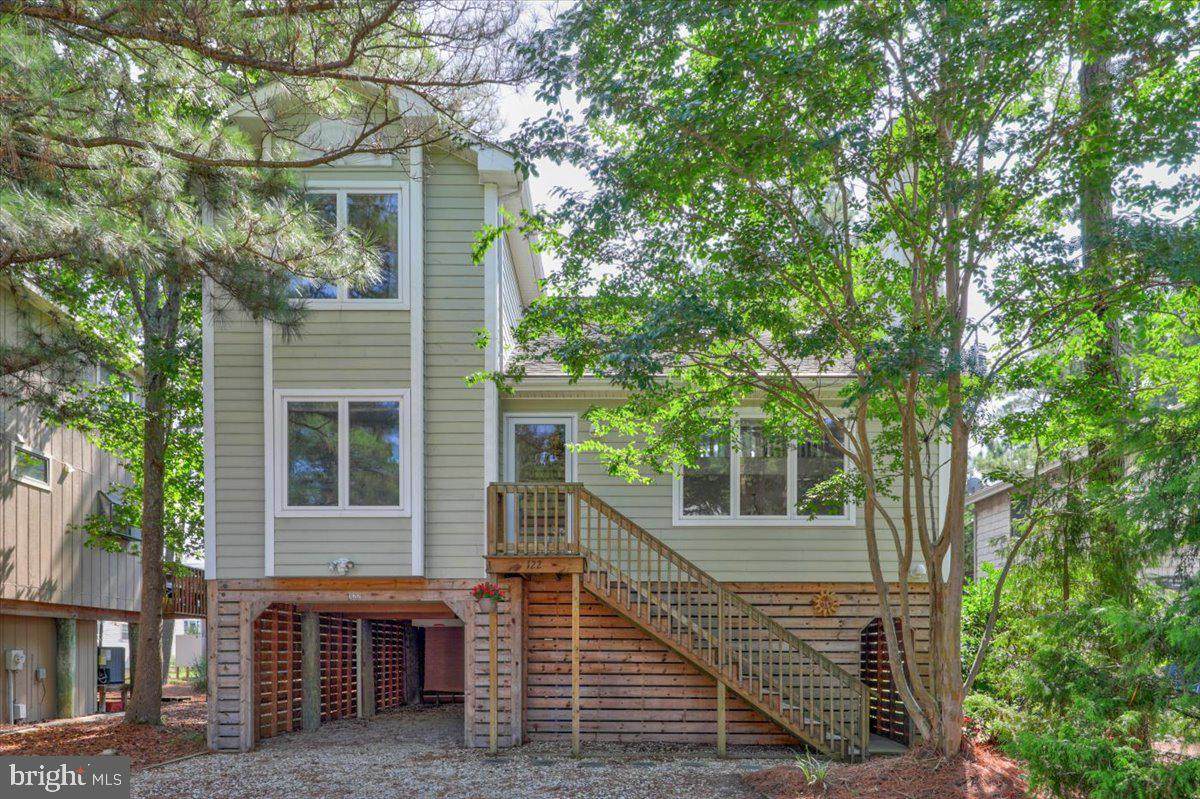 122 Elizabeth Way - Photo 1