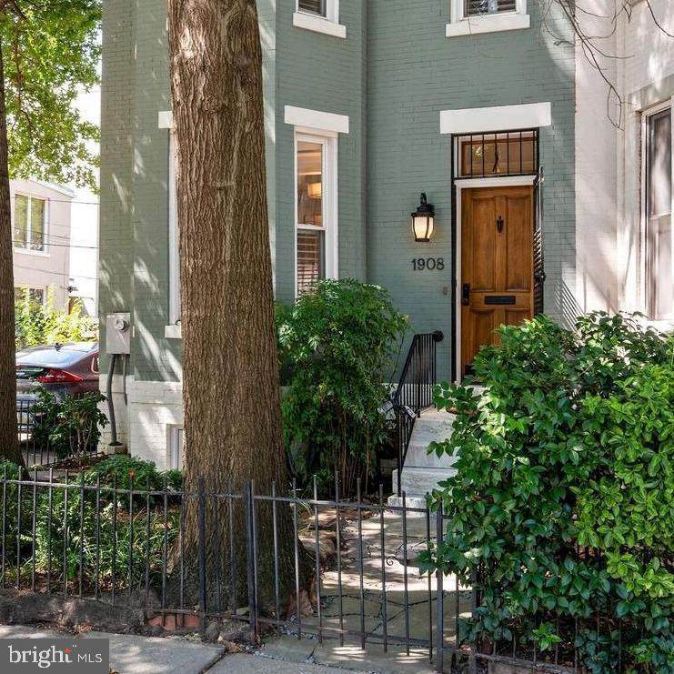 1908 15TH Street - Photo 1