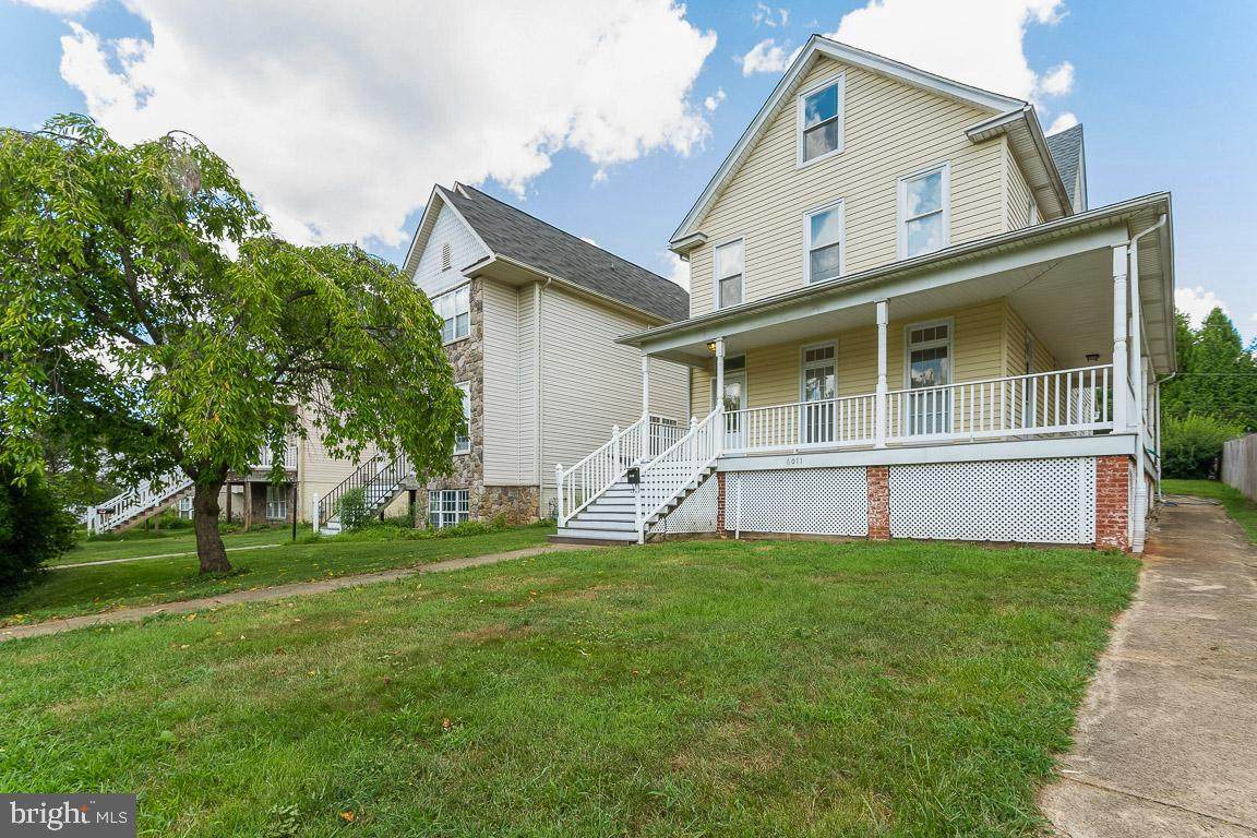 6011 Falls Road - Photo 1