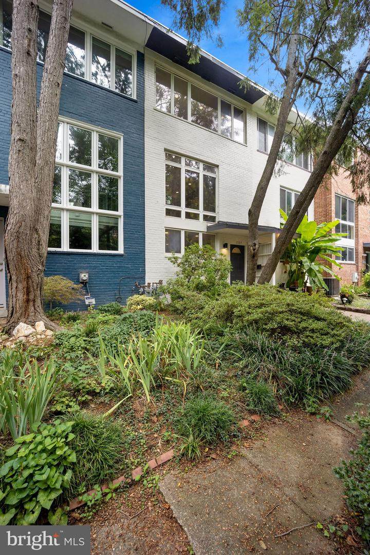 1707 Harvard Street - Photo 1