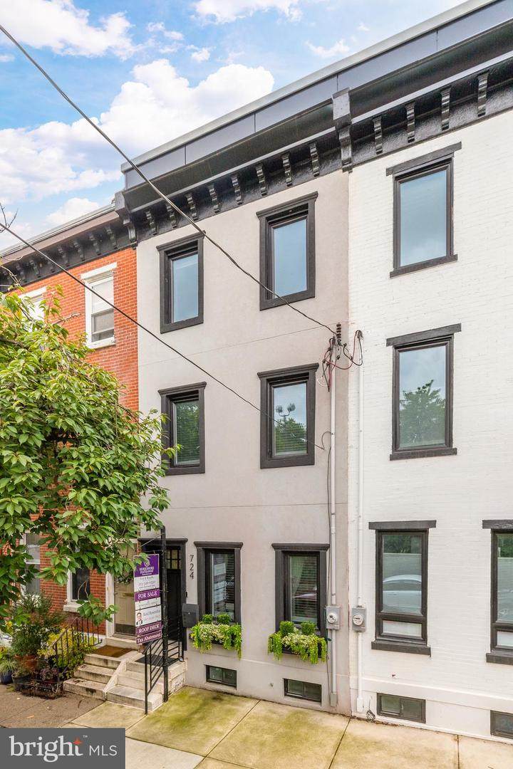 724 Shirley Street - Photo 1
