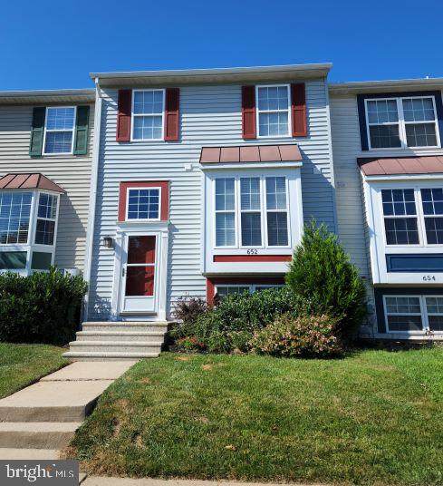 652 Boxwood Drive - Photo 1