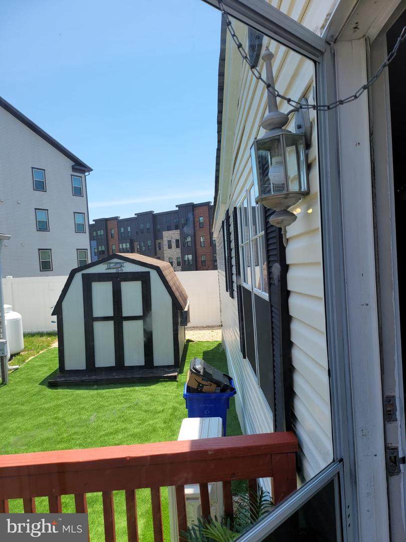 58 Midway Avenue - Photo 1