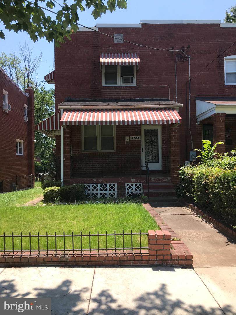 4723 Brooks Street - Photo 1