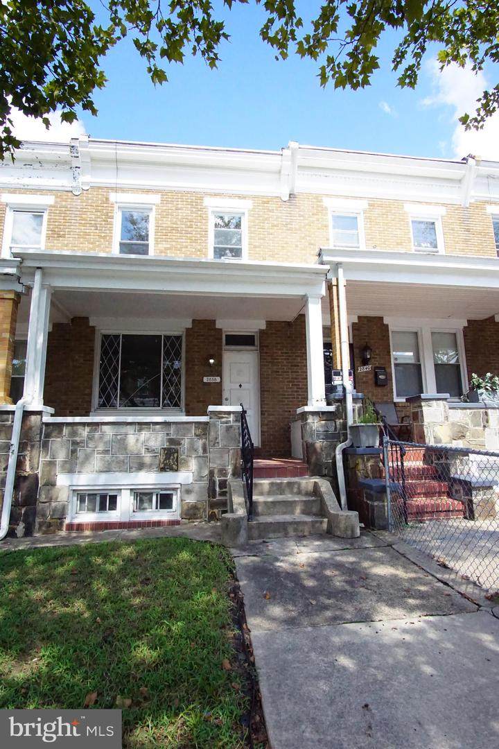 2838 Pelham Avenue - Photo 1