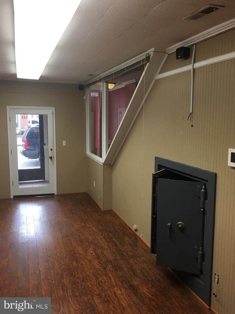 541 Poplar Street - Photo 1