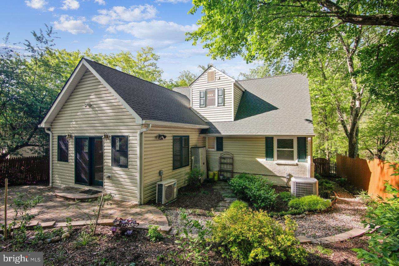 10409 Edgefield - Photo 1