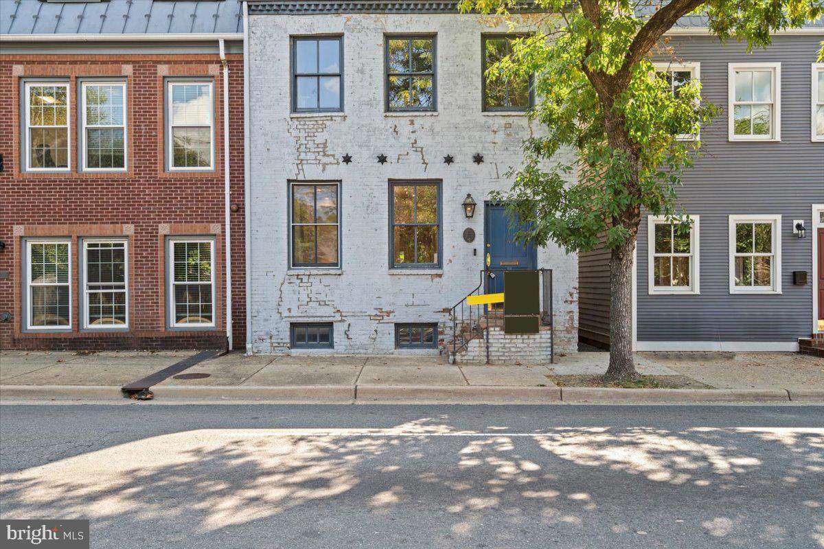 214 Henry Street - Photo 1