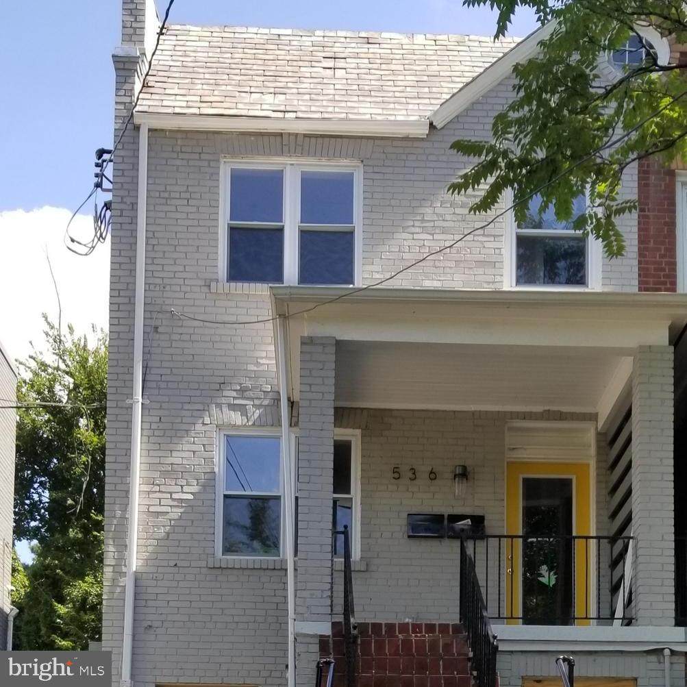 536 Oakwood Street - Photo 1