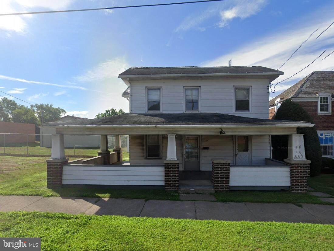 320 Front - Photo 1