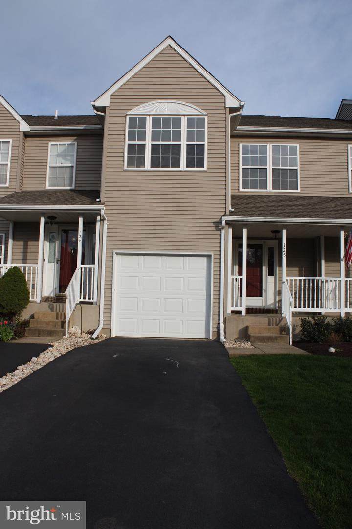 125 Blackfriars Circle - Photo 1