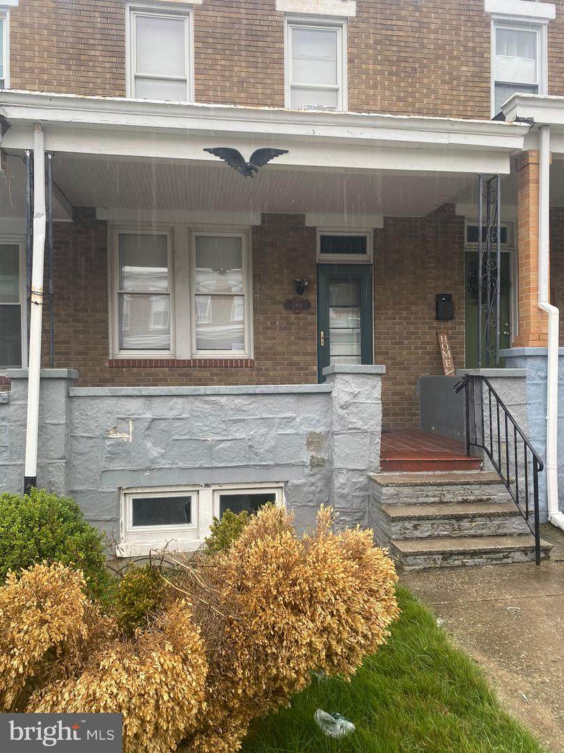 2818 Pelham Avenue - Photo 1