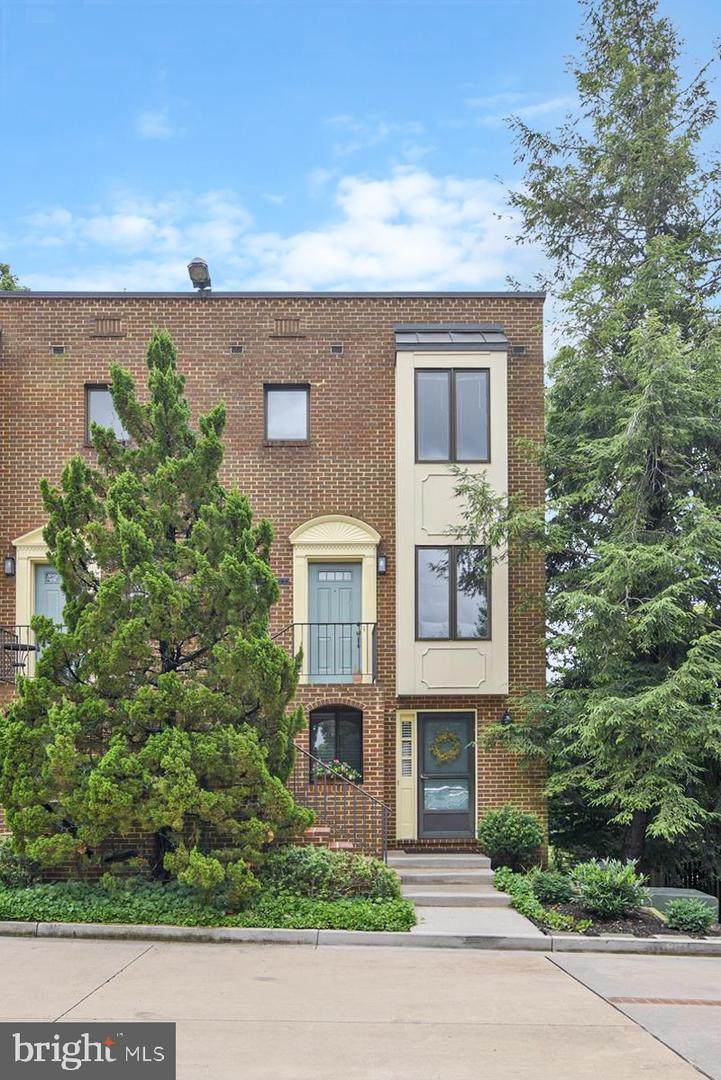 1418 12TH Street - Photo 1
