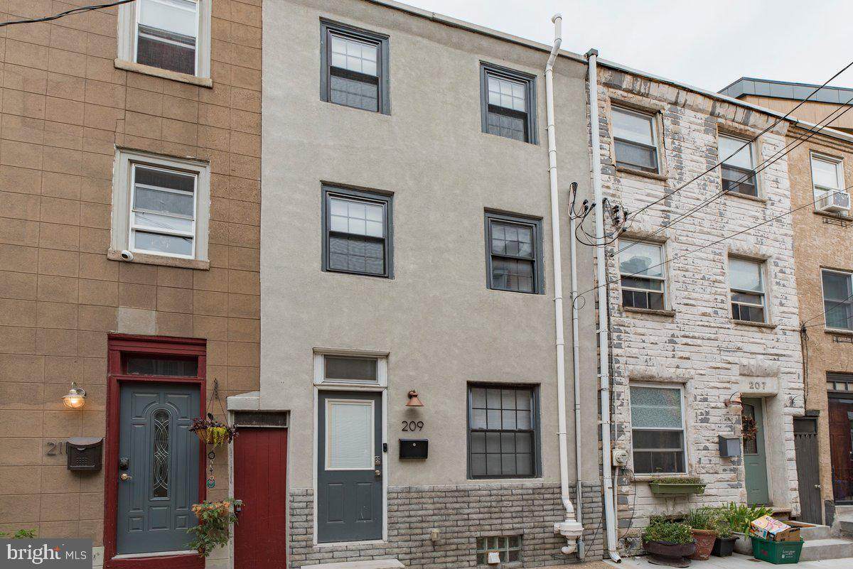 209 Stiles Street - Photo 1