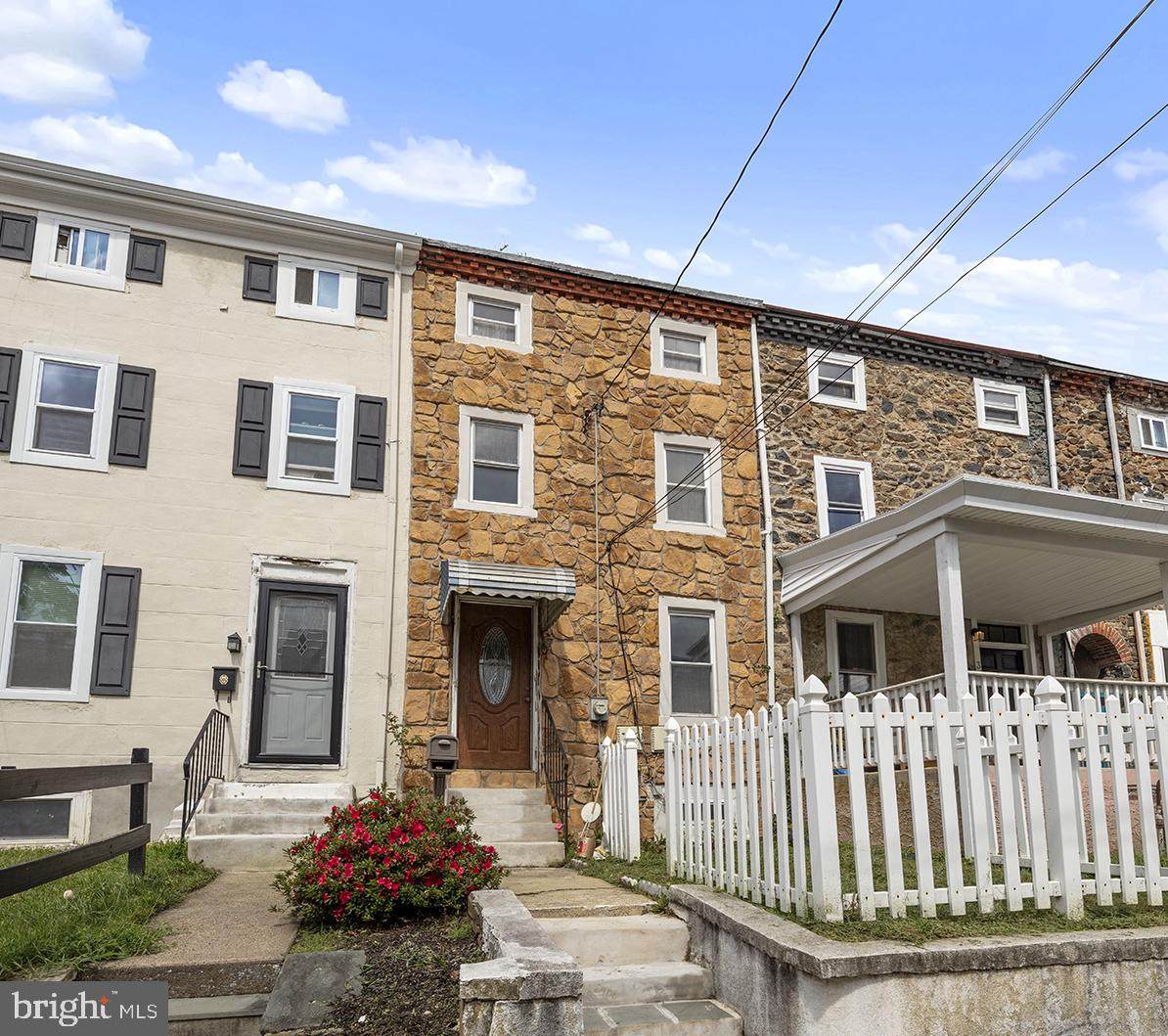 319 Chestnut Street - Photo 1